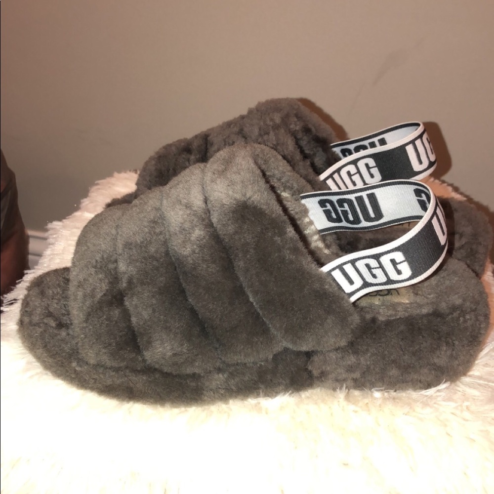 Pre-loved UGG Fluff yeah slippers